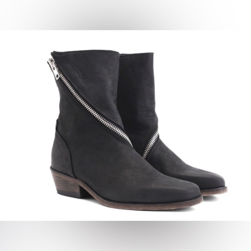 John Fluevog Ruth Skin Spiral Zip Leather Boot 🇨🇦